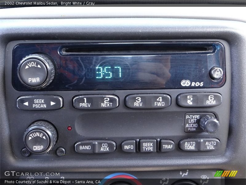 Bright White / Gray 2002 Chevrolet Malibu Sedan