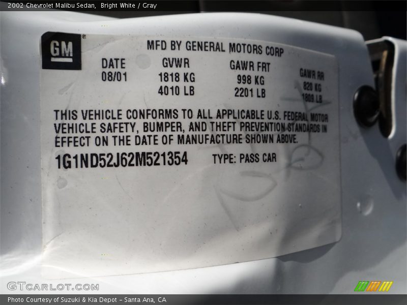 Bright White / Gray 2002 Chevrolet Malibu Sedan