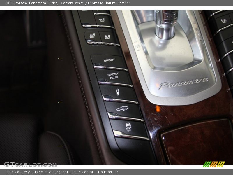 Controls of 2011 Panamera Turbo