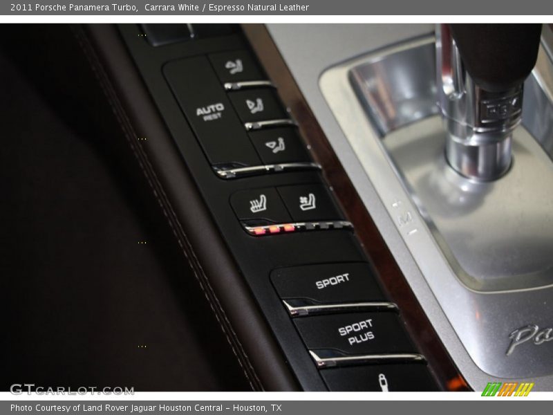 Controls of 2011 Panamera Turbo