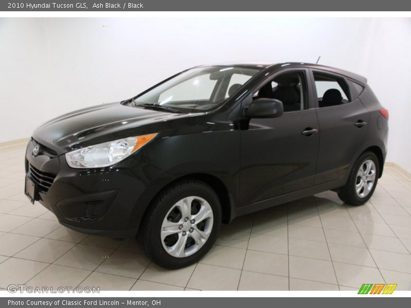 Front 3/4 View of 2010 Tucson GLS