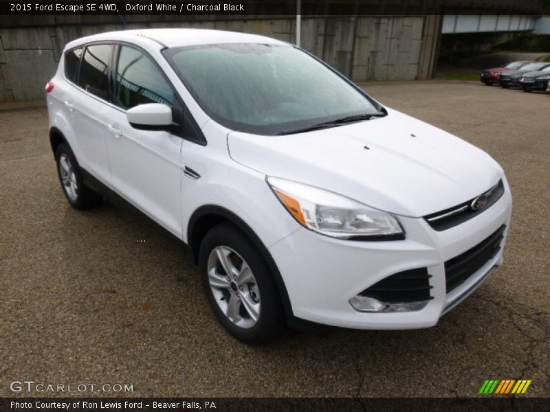 Front 3/4 View of 2015 Escape SE 4WD