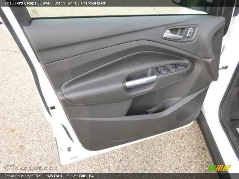 Oxford White / Charcoal Black 2015 Ford Escape SE 4WD