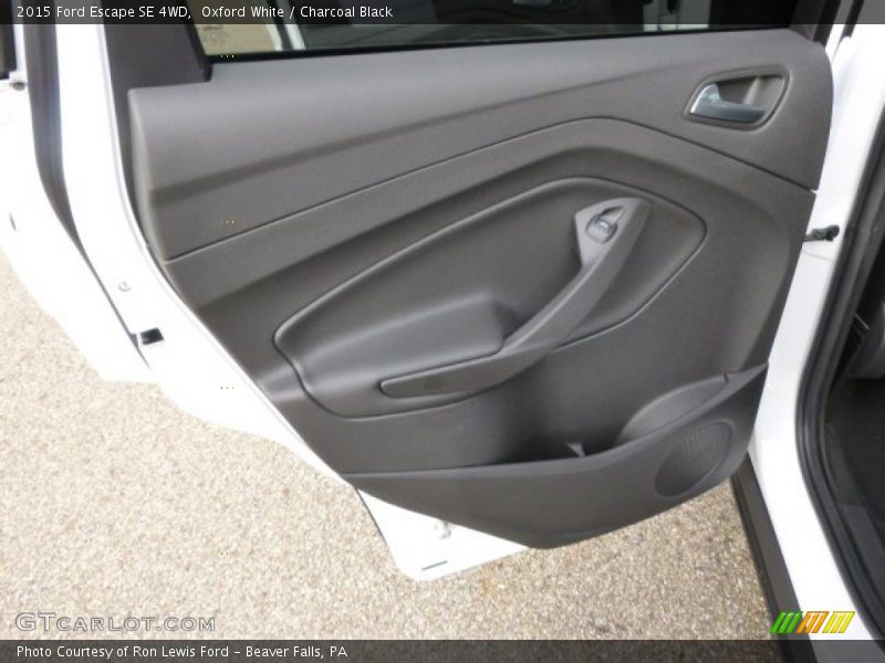 Oxford White / Charcoal Black 2015 Ford Escape SE 4WD