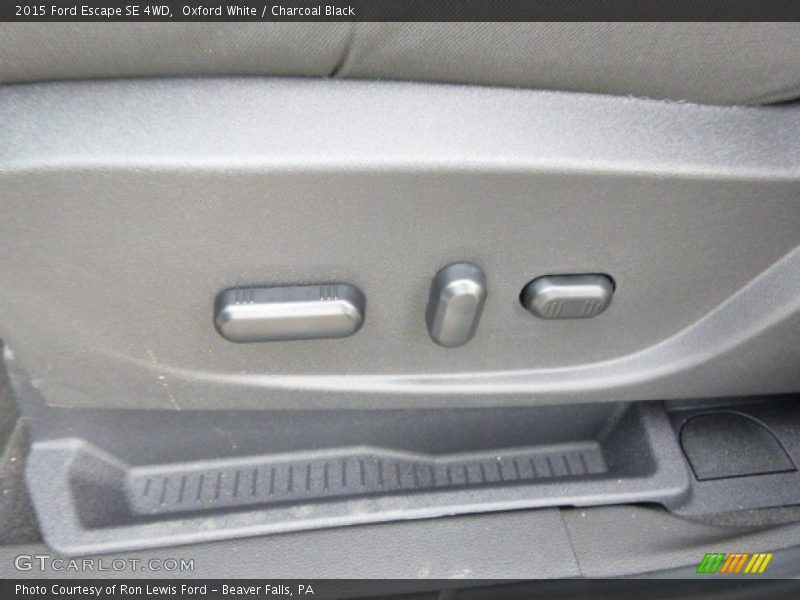 Oxford White / Charcoal Black 2015 Ford Escape SE 4WD