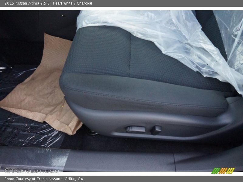 Pearl White / Charcoal 2015 Nissan Altima 2.5 S
