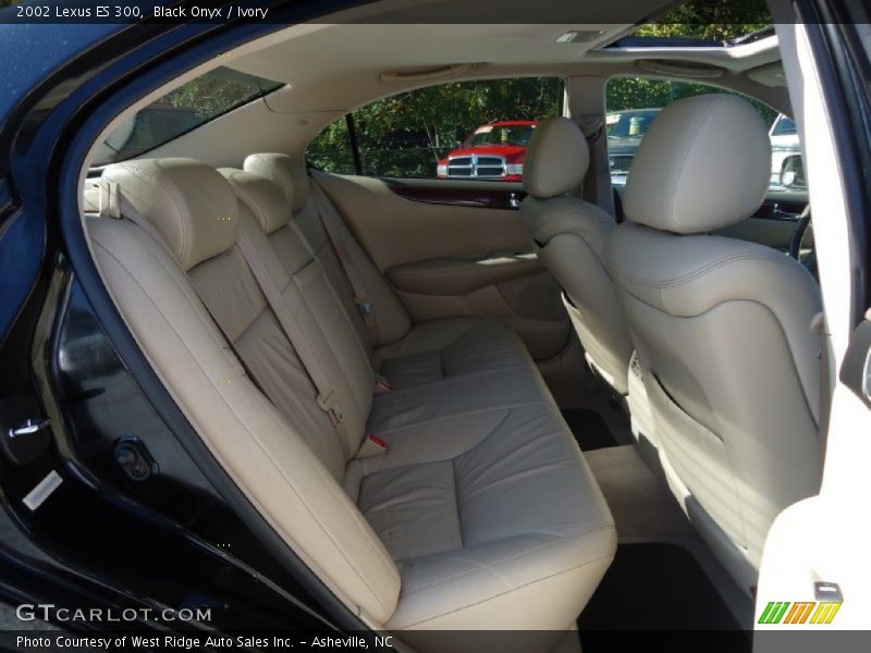 Black Onyx / Ivory 2002 Lexus ES 300