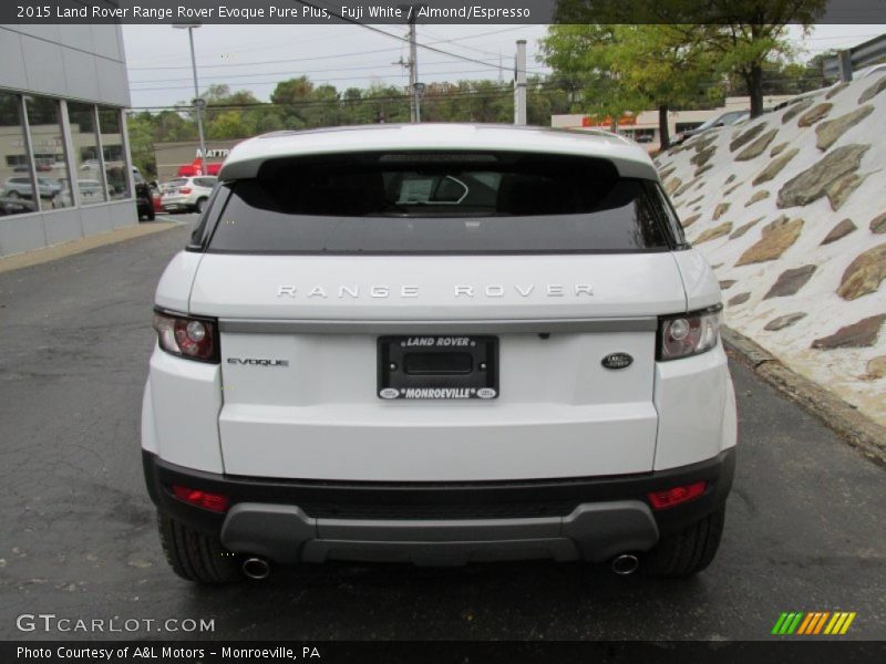 Fuji White / Almond/Espresso 2015 Land Rover Range Rover Evoque Pure Plus