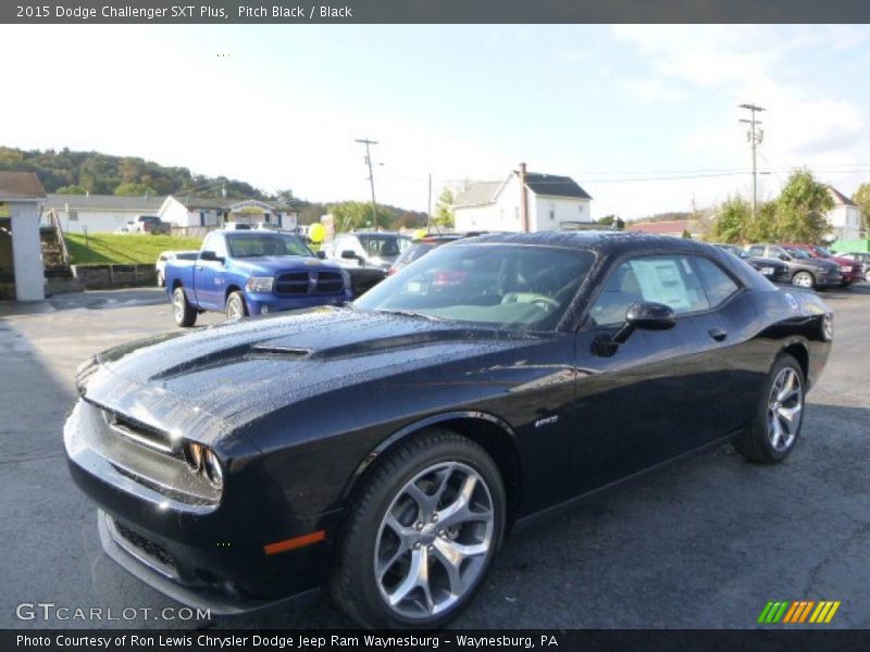 Front 3/4 View of 2015 Challenger SXT Plus