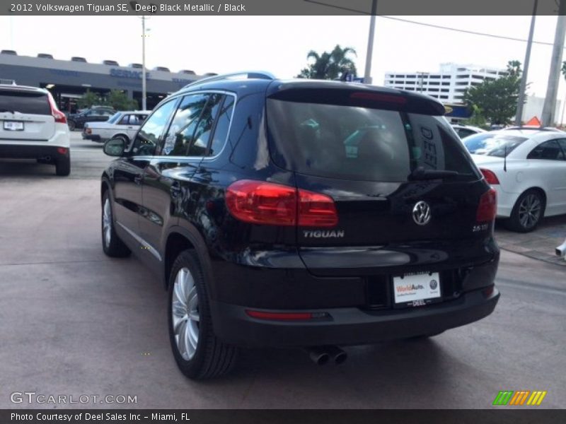 Deep Black Metallic / Black 2012 Volkswagen Tiguan SE