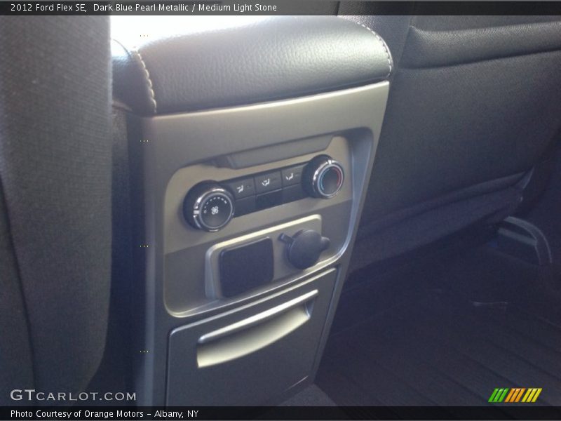 Dark Blue Pearl Metallic / Medium Light Stone 2012 Ford Flex SE