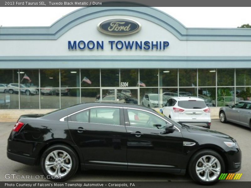 Tuxedo Black Metallic / Dune 2013 Ford Taurus SEL