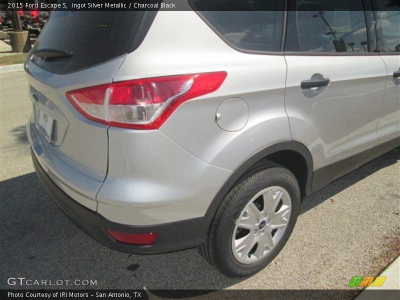 Ingot Silver Metallic / Charcoal Black 2015 Ford Escape S