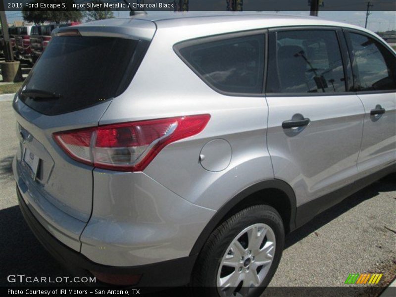 Ingot Silver Metallic / Charcoal Black 2015 Ford Escape S