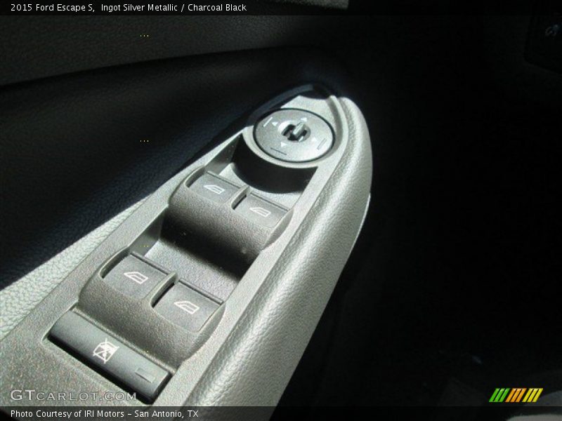 Ingot Silver Metallic / Charcoal Black 2015 Ford Escape S