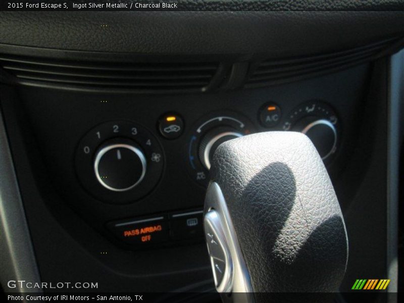 Ingot Silver Metallic / Charcoal Black 2015 Ford Escape S