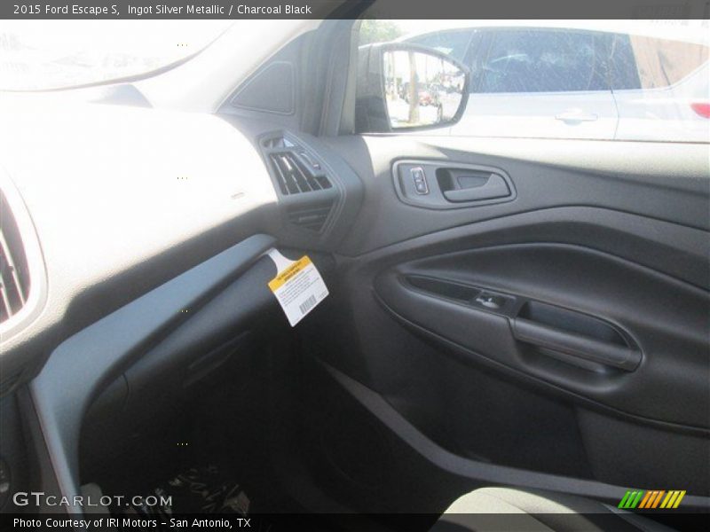 Ingot Silver Metallic / Charcoal Black 2015 Ford Escape S