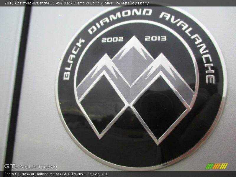 Silver Ice Metallic / Ebony 2013 Chevrolet Avalanche LT 4x4 Black Diamond Edition