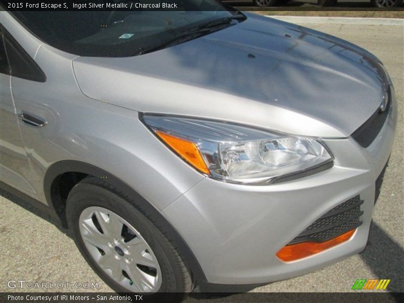 Ingot Silver Metallic / Charcoal Black 2015 Ford Escape S