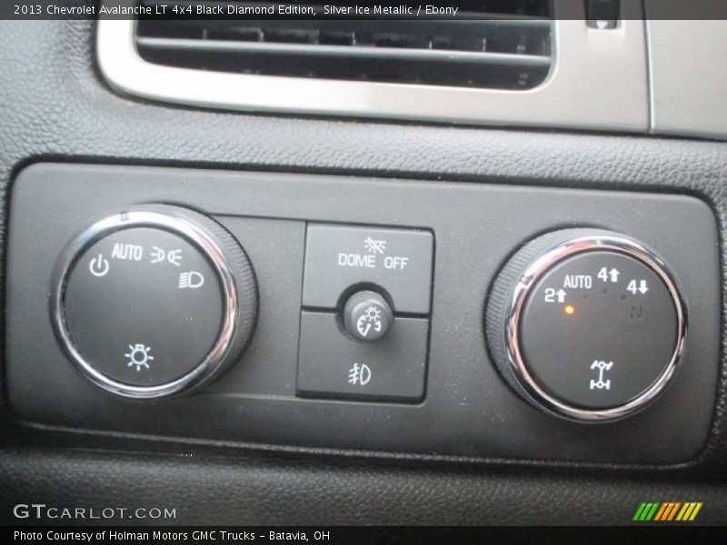 Silver Ice Metallic / Ebony 2013 Chevrolet Avalanche LT 4x4 Black Diamond Edition