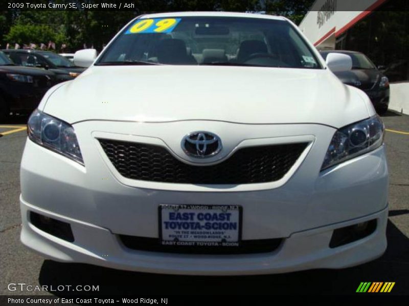 Super White / Ash 2009 Toyota Camry SE
