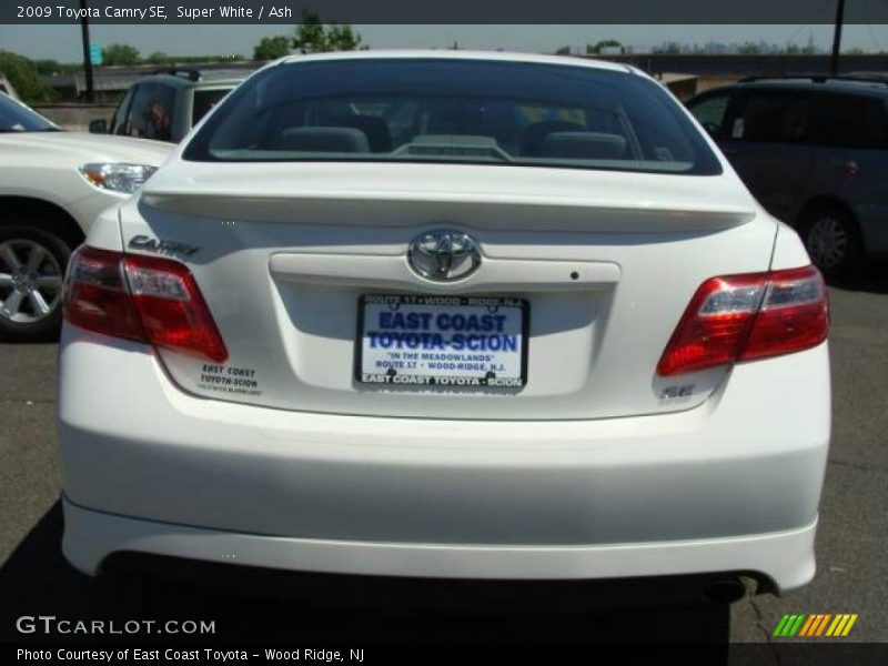 Super White / Ash 2009 Toyota Camry SE