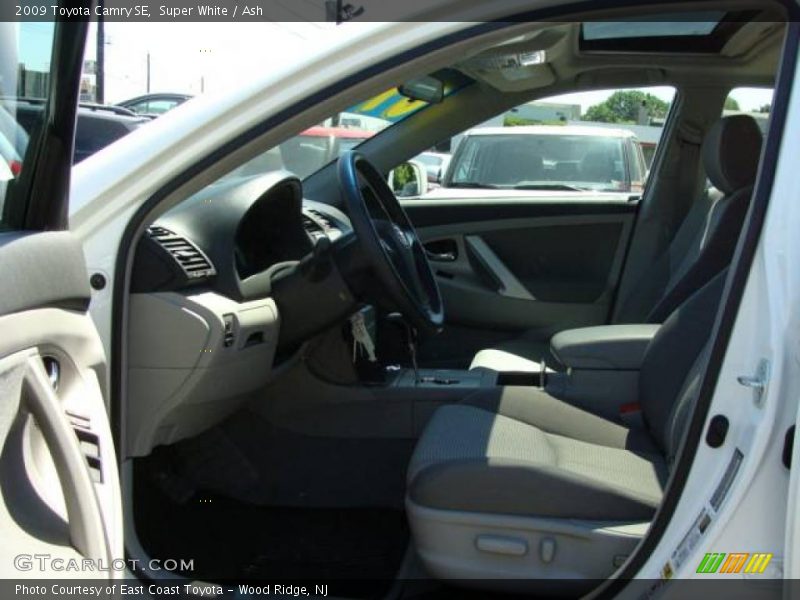 Super White / Ash 2009 Toyota Camry SE