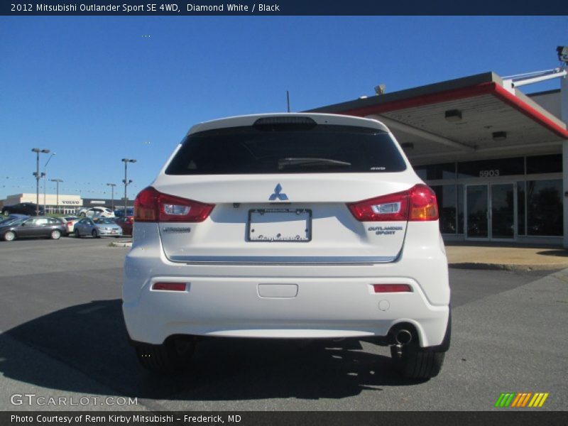 Diamond White / Black 2012 Mitsubishi Outlander Sport SE 4WD