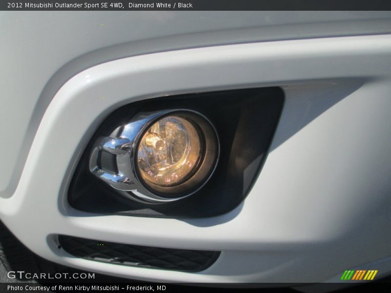 Diamond White / Black 2012 Mitsubishi Outlander Sport SE 4WD