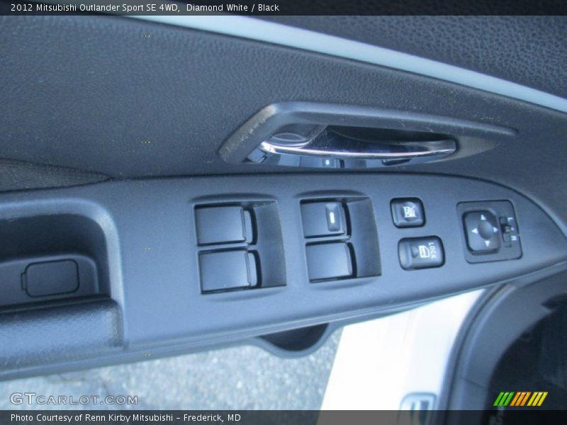 Diamond White / Black 2012 Mitsubishi Outlander Sport SE 4WD