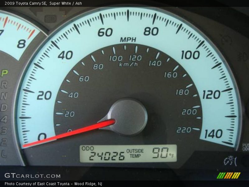 Super White / Ash 2009 Toyota Camry SE