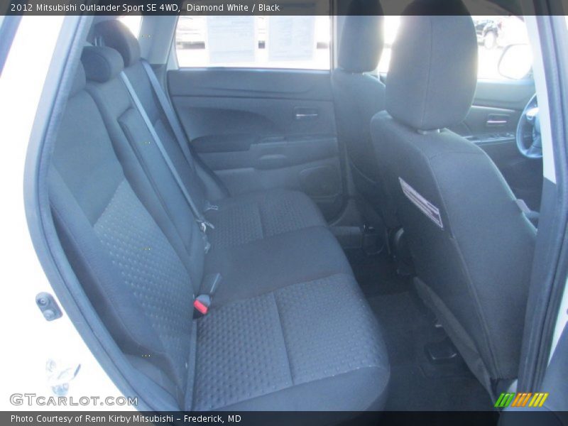Diamond White / Black 2012 Mitsubishi Outlander Sport SE 4WD