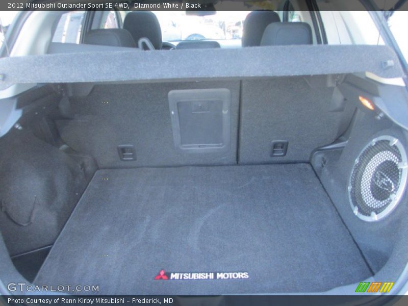 Diamond White / Black 2012 Mitsubishi Outlander Sport SE 4WD