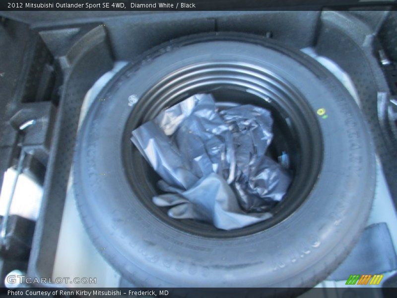 Diamond White / Black 2012 Mitsubishi Outlander Sport SE 4WD