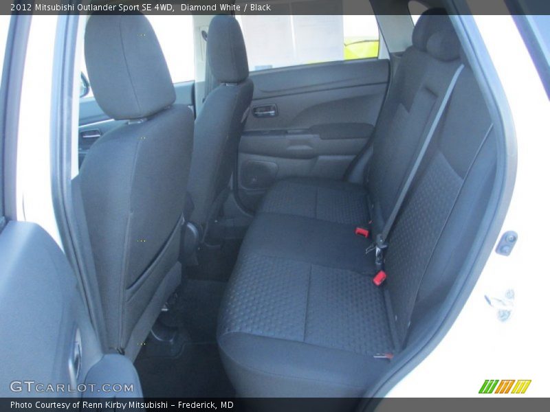 Diamond White / Black 2012 Mitsubishi Outlander Sport SE 4WD