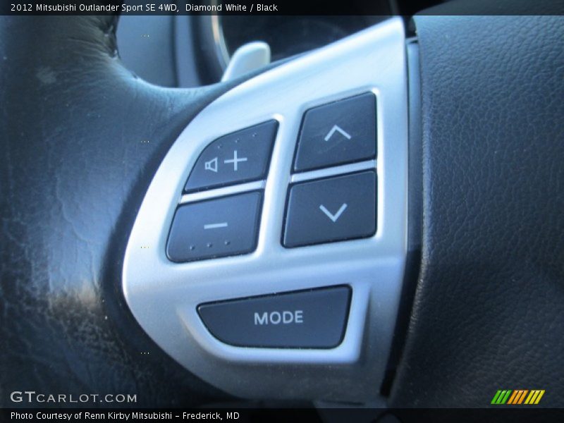 Diamond White / Black 2012 Mitsubishi Outlander Sport SE 4WD
