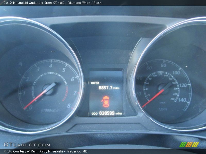 Diamond White / Black 2012 Mitsubishi Outlander Sport SE 4WD