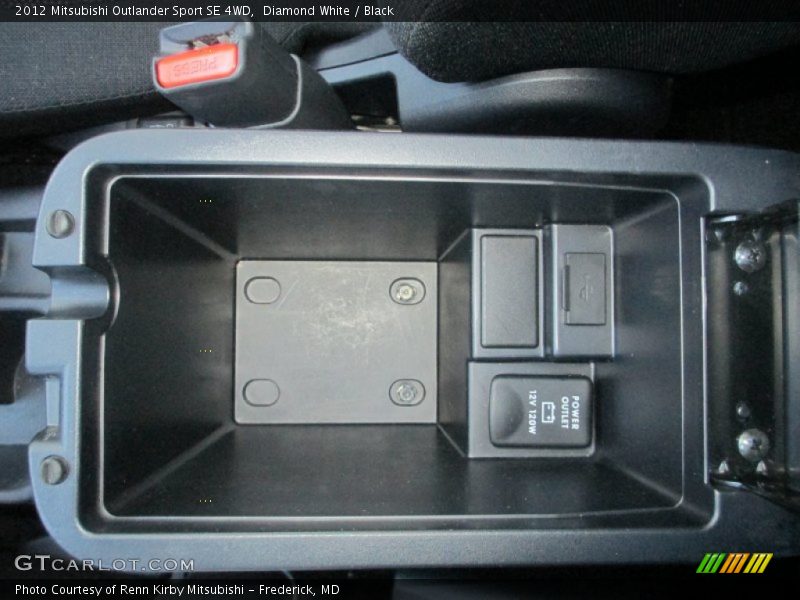 Diamond White / Black 2012 Mitsubishi Outlander Sport SE 4WD