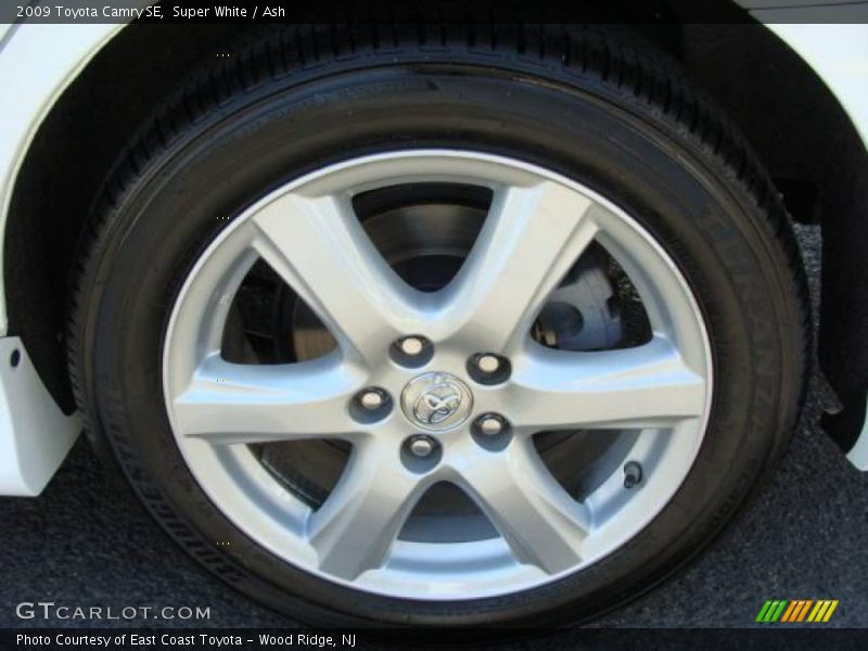 Super White / Ash 2009 Toyota Camry SE