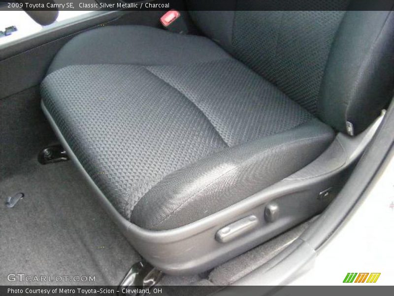 Classic Silver Metallic / Charcoal 2009 Toyota Camry SE