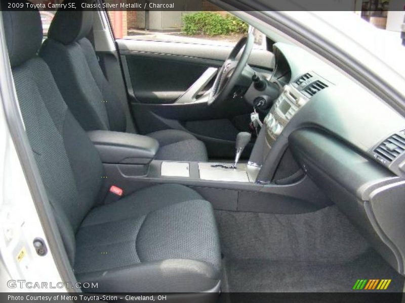 Classic Silver Metallic / Charcoal 2009 Toyota Camry SE