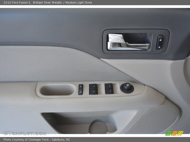 Brilliant Silver Metallic / Medium Light Stone 2010 Ford Fusion S