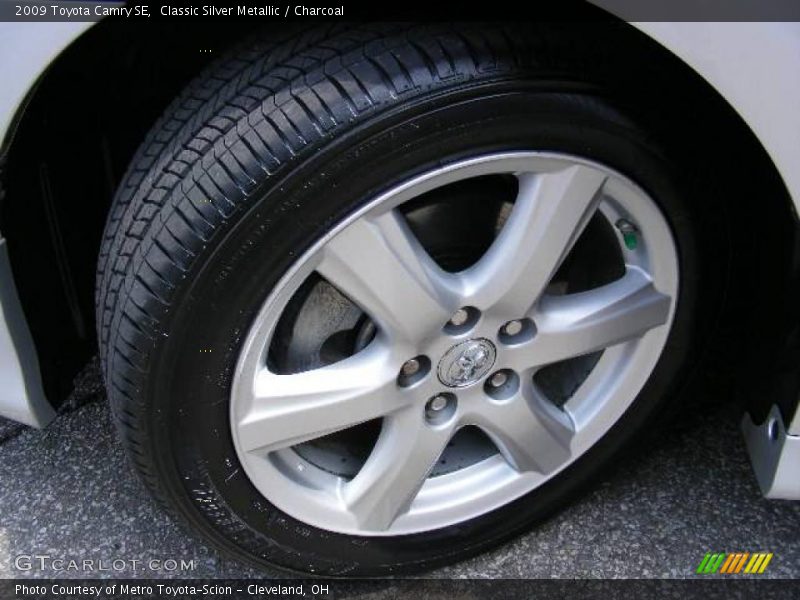 Classic Silver Metallic / Charcoal 2009 Toyota Camry SE