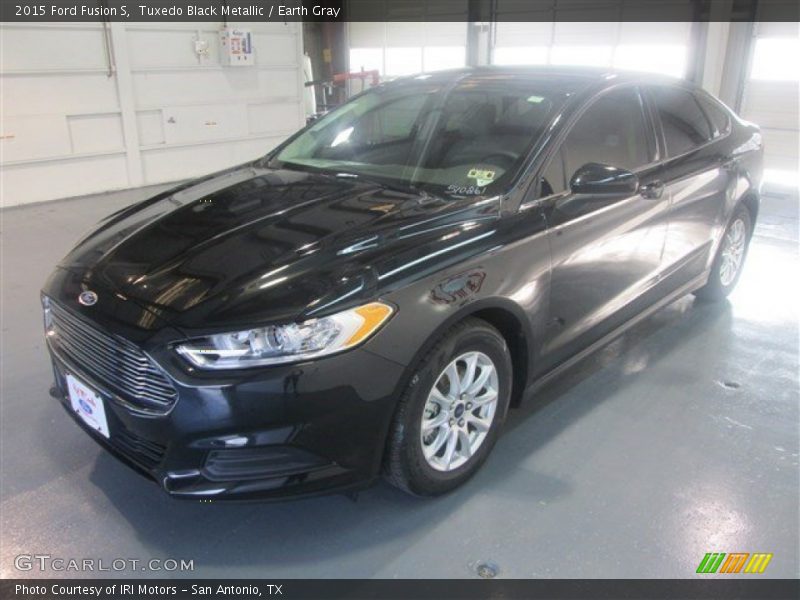 Tuxedo Black Metallic / Earth Gray 2015 Ford Fusion S