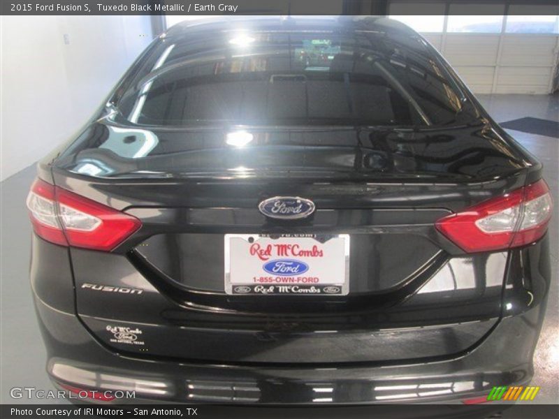 Tuxedo Black Metallic / Earth Gray 2015 Ford Fusion S