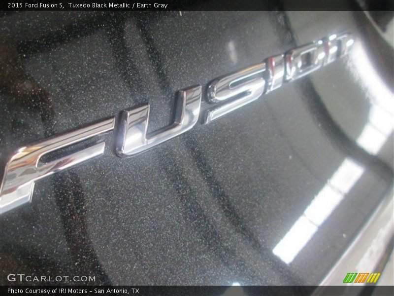 Tuxedo Black Metallic / Earth Gray 2015 Ford Fusion S