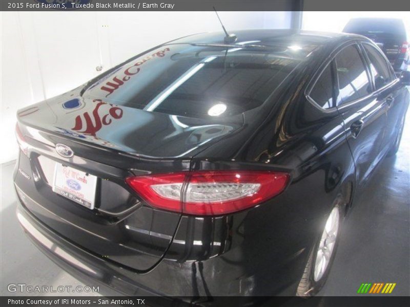 Tuxedo Black Metallic / Earth Gray 2015 Ford Fusion S