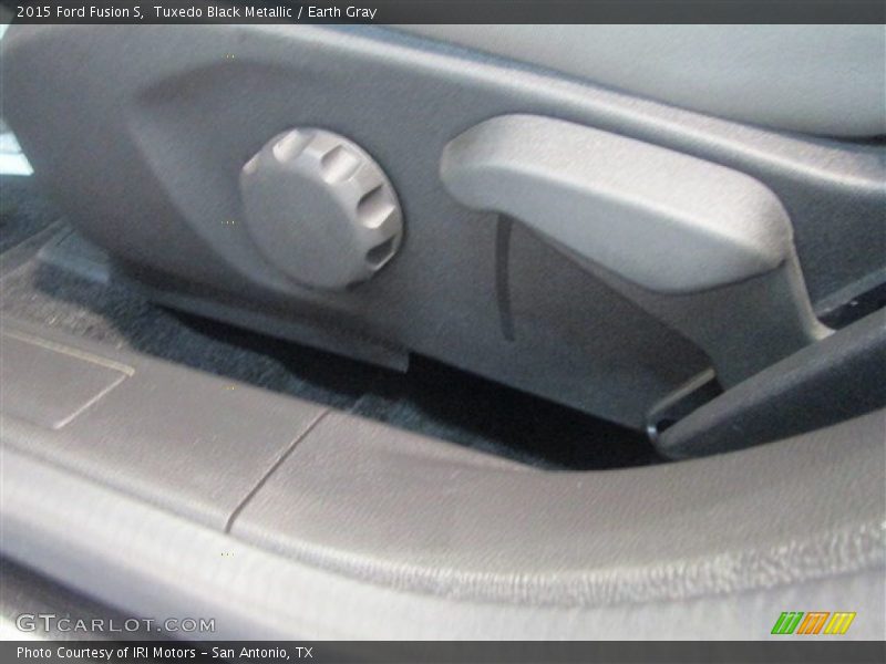 Tuxedo Black Metallic / Earth Gray 2015 Ford Fusion S