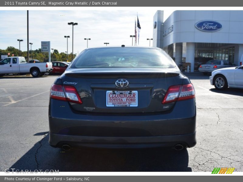 Magnetic Gray Metallic / Dark Charcoal 2011 Toyota Camry SE