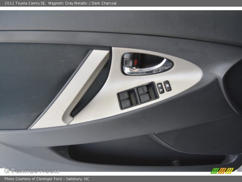 Magnetic Gray Metallic / Dark Charcoal 2011 Toyota Camry SE